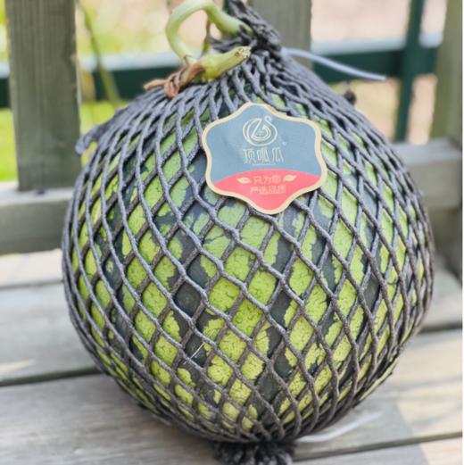 翡翠蒂升级版翡翠年华无籽西瓜，脆甜好吃，皮薄多汁，口感脆爽，甜蜜至极	个个优质精挑细选无籽大西瓜，带您体验最高端的西瓜品质。 商品图6