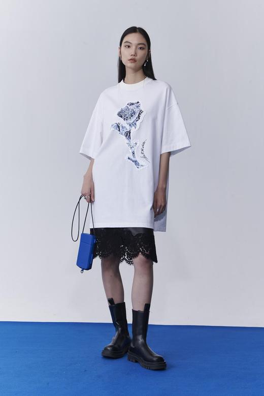 T恤绣花连衣裙 商品图0