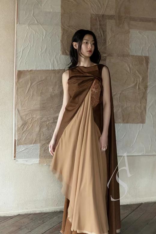 Oude Waag  咖啡色欧根纱旋转廓形连衣裙 商品图1