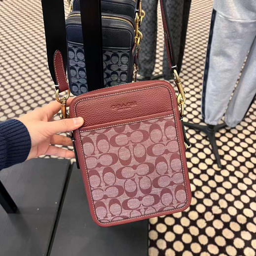 简约百搭款！Coach Sullivan 斜挎包 香布雷色好折￥1250直邮到手！ 商品图3