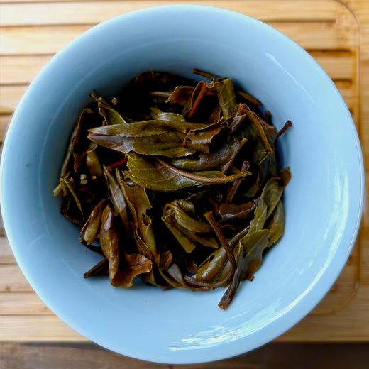 11月12日中午12点【第九届勐（国际）茶王赛金奖老生茶】2013年头春古树原料；勐海茶业协会制茶委员会主任古寨春制茶顾问：桑戈主任性情给咱家老茶友分享获奖好茶；数量稀珍；357g/饼 商品图5