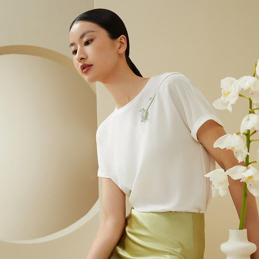 【不易皱的真丝】金三塔100%桑蚕丝玉兰花印花女士上衣时尚舒适外穿T   YSFDA701 商品图1