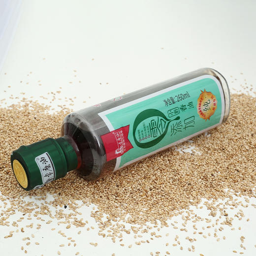 阳春枫树园现货，0添加小磨香油，拒绝香精香料！非物质文化遗产500年传承“冷磨凝香”技艺，低速研磨控制石磨温度不超过60°，很好的保留芝麻的营养跟芳香。水代法提取头道“头汗原香”，260ml/瓶 商品图1