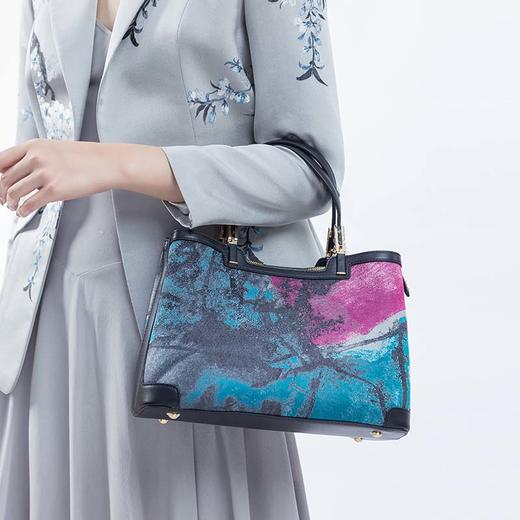SAINTJOY/上久楷 宋锦女式拎包 蓝紫灰虹涧 BWW18A1901 商品图3