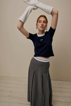 不规则下摆logo修身T恤