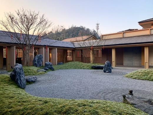 【限时特惠·4折享】¥799住大邑木莲庄酒店，湖畔日式豪华私汤房+早餐+私汤泳池+儿童乐园…大邑351号酒店mlz 商品图0