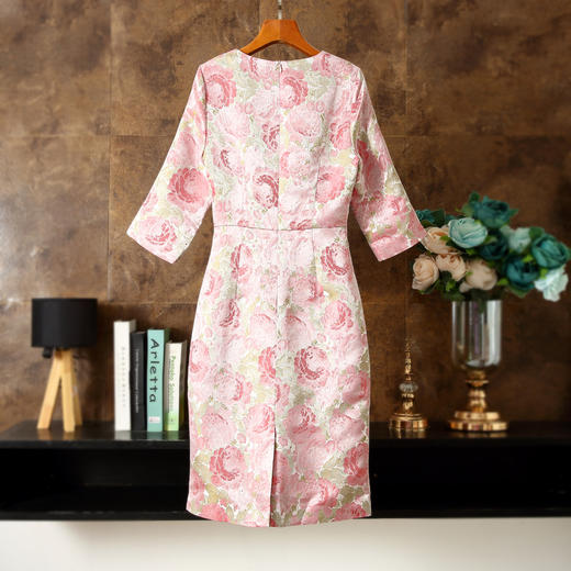 春秋新款，玫瑰油画提花基础圆领七分袖中腰修身女通勤连衣裙ZSM-230219 商品图1