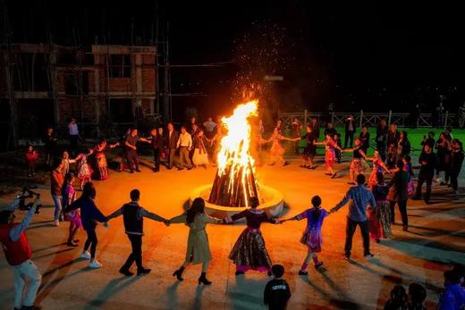 C位出道：爆款景区马岭天观佛手桥！高品质纯玩二日游399元，含1早2正，晚餐升级畲乡长桌宴，更有篝火盛宴等你嗨！ 商品图1