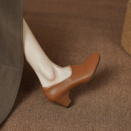 复古舒适，中粗跟头层羊皮深口单鞋PS1227 商品图3