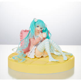 TAITO 初音未来 居家睡衣坐姿 手办模型