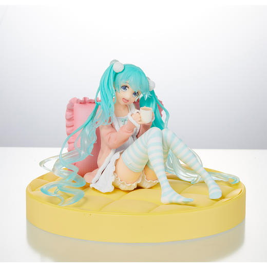 TAITO 初音未来 居家睡衣坐姿 手办模型 商品图0