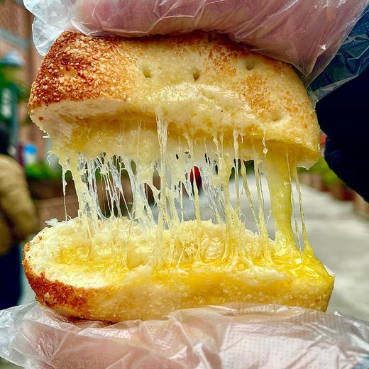 仅售99元秒杀拉丝内蒙古奶酪饼，一块饼，半块料（原价188元），糕小生优选·周二工厂价，为粉丝谋福利！ 商品图2