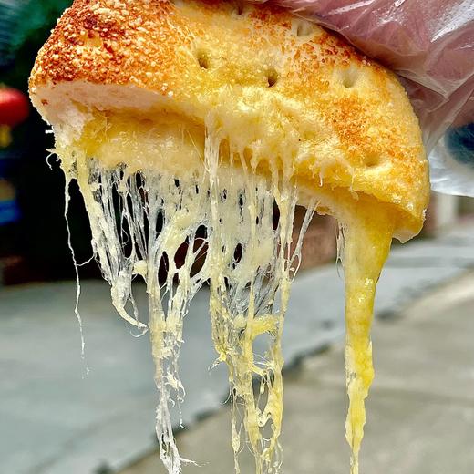 仅售99元秒杀拉丝内蒙古奶酪饼，一块饼，半块料（原价188元），糕小生优选·周二工厂价，为粉丝谋福利！ 商品图1