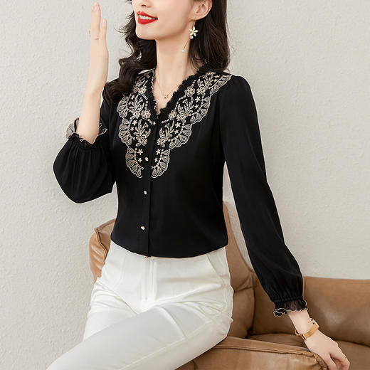 甜美女人味，木耳花边v领仿真丝刺绣小衫KQL-3068 商品图3