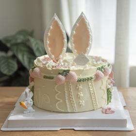 翻糖饰兔耳蛋糕