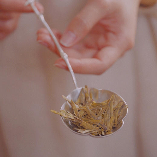 乾茂号/银分茶勺  竹柄海棠型银制分茶勺  尺寸：总长18cm  勺直径5.5*5.9 商品图1