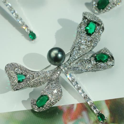 甄珠贝 蜻蜓胸针 进口大溪地黑珍珠9mm左右 超强品质 纯手工满捷克钻镶 珍珠基本无暇 强光 正圆精品珠 商品图0