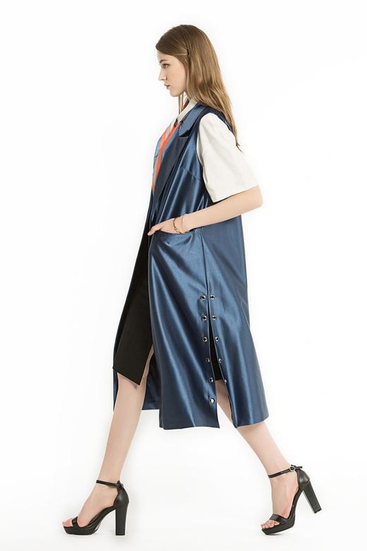 NOIR 金属感电光蓝开衩长马甲 1761 商品图2