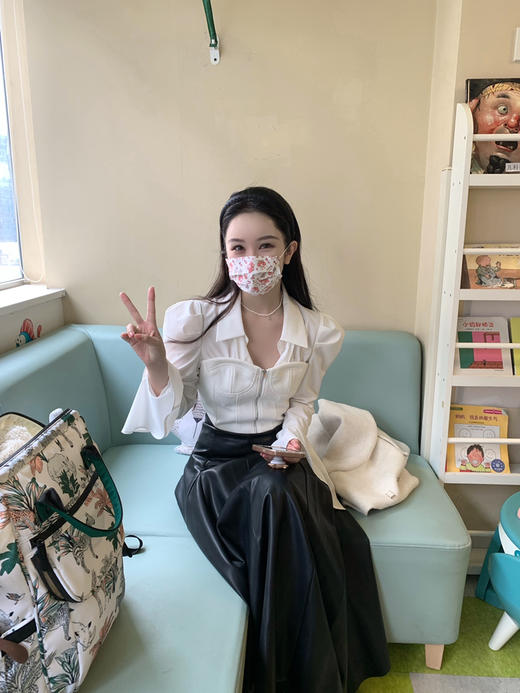 Read Nameless /假两件白色拉链衬衫+高腰长皮裙伞裙 商品图1