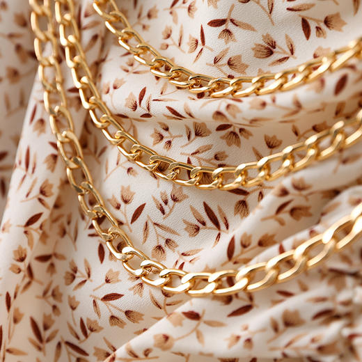 时髦气质，修身春新敲显身材碎花褶皱包臀开叉不规则连衣裙WLZD-2301409 商品图3