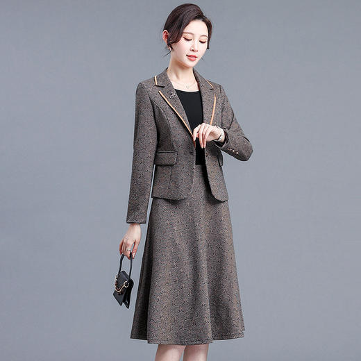 LTT-22121-Y春秋季女装西装外套+打底衫+松紧腰半身裙 商品图5