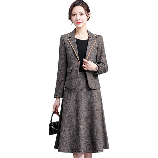 LTT-22121-Y春秋季女装西装外套+打底衫+松紧腰半身裙 商品图4