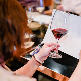 醉花荫 用杯中酒唤起她力量