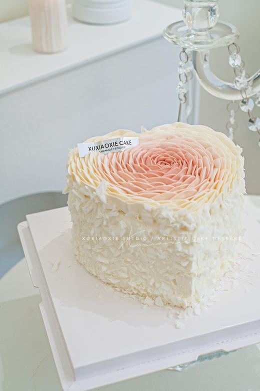 奶油霜渐变色爱心蛋糕 商品图2