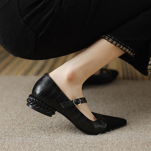 春夏新品，时尚潮流粗跟复古爆款粗跟单鞋一字扣拼色单鞋HYT-7194A 商品图10