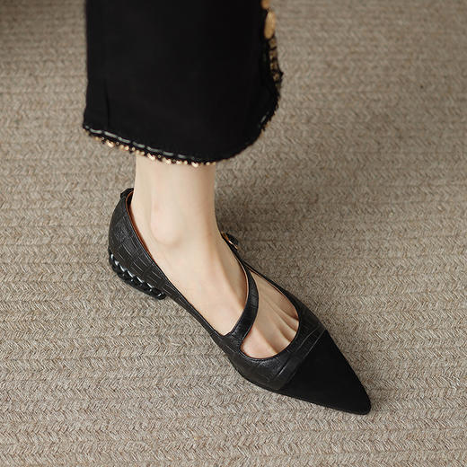 春夏新品，时尚潮流粗跟复古爆款粗跟单鞋一字扣拼色单鞋HYT-7194A 商品图7