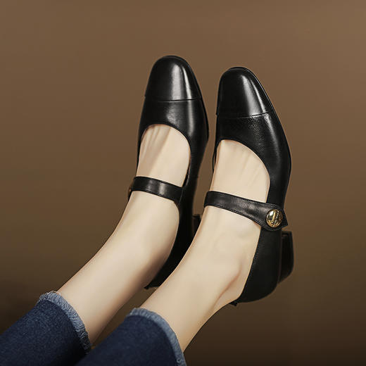 春夏新品，时尚潮流粗跟复古爆款粗跟单鞋平底一字扣浅口单鞋HYT-7197A 商品图5