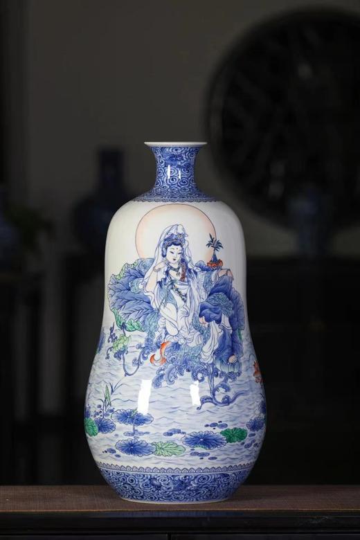 斗彩观音卧莲观音赏瓶 商品图0