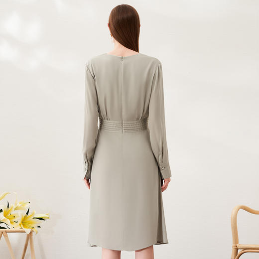 EITIE爱特爱春季新品V领高腰修身显瘦气质优雅连衣裙6907618 商品图4