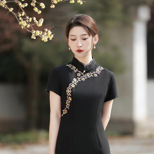 名媛优雅，年轻少女改良复古刺绣新款民国素雅旗袍GSJ-2056 商品图3