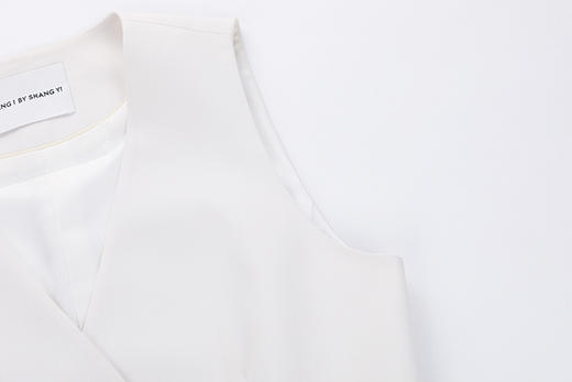 简约立裁修身马甲 商品图4