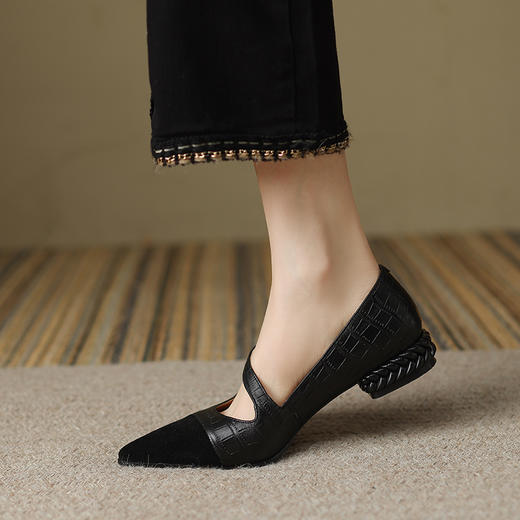 春夏新品，时尚潮流粗跟复古爆款粗跟单鞋一字扣拼色单鞋HYT-7194A 商品图9