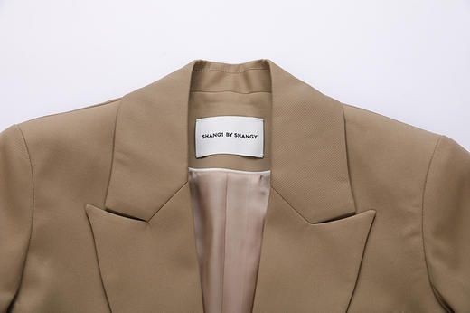 袖前开叉箱型西服 商品图5