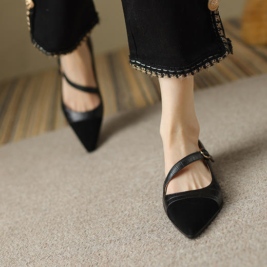 春夏新品，时尚潮流粗跟复古爆款粗跟单鞋一字扣拼色单鞋HYT-7194A 商品图6