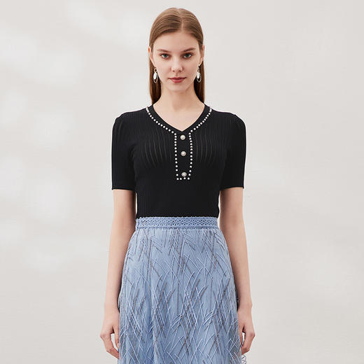 EITIE爱特爱夏季新款时尚百搭纯色V领针织衫女上衣套头7001701 商品图2