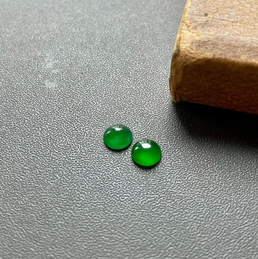 高冰种老坑帝王绿阳绿翡翠蛋面一对 商品图1