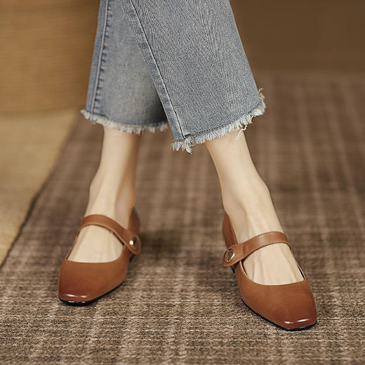 春夏新品，时尚潮流粗跟复古爆款粗跟单鞋平底一字扣浅口单鞋HYT-7197A 商品图11