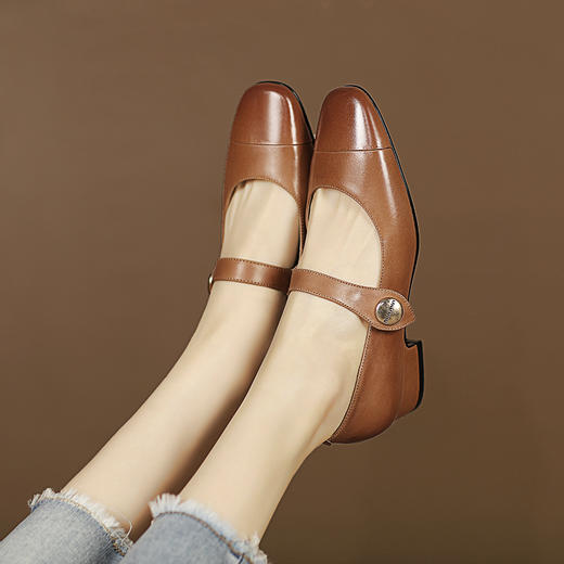 春夏新品，时尚潮流粗跟复古爆款粗跟单鞋平底一字扣浅口单鞋HYT-7197A 商品图9