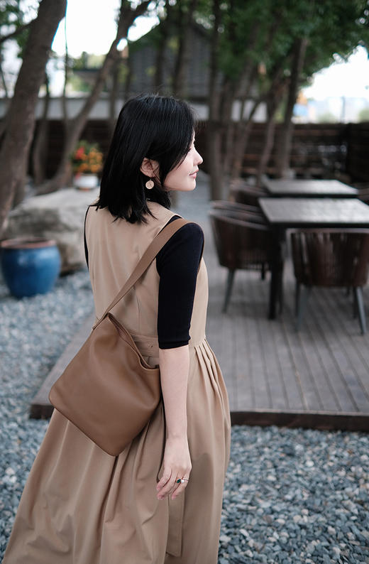 BEN by SONG新款新色 ！重奢JI品质-匠心原创du立设计师品牌！花痴小姐醉爱的设计师品牌包 头层掌纹牛皮 意大利芬尼斯品牌皮边油封边，奢品篙端箱包五金，不氧化发黑，方哲学现代新时尚！ 商品图5