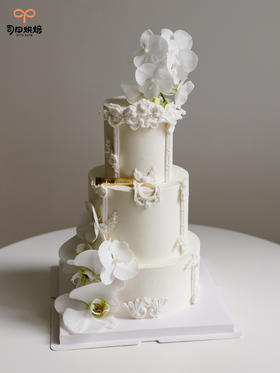 优雅女神多层蛋糕（此款鲜花“蝴蝶兰”需要提前3-5天预订，可用做甜品台蛋糕）