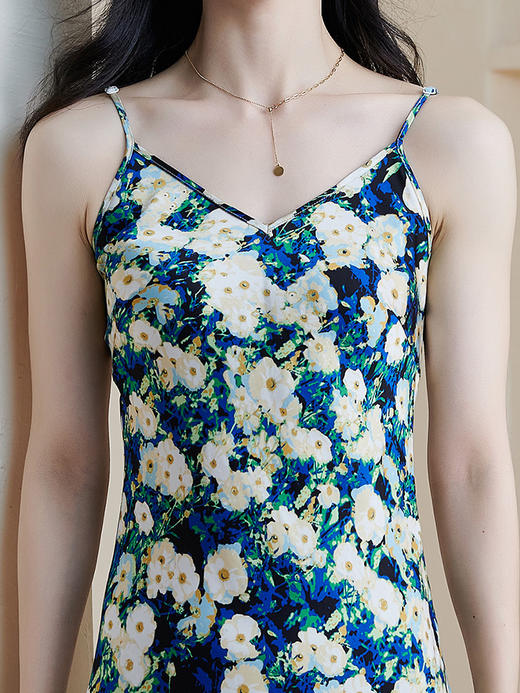 剩S 米思阳2025春季新款气质修身碎花沙滩长裙垂感醋酸吊带连衣裙0617 商品图4