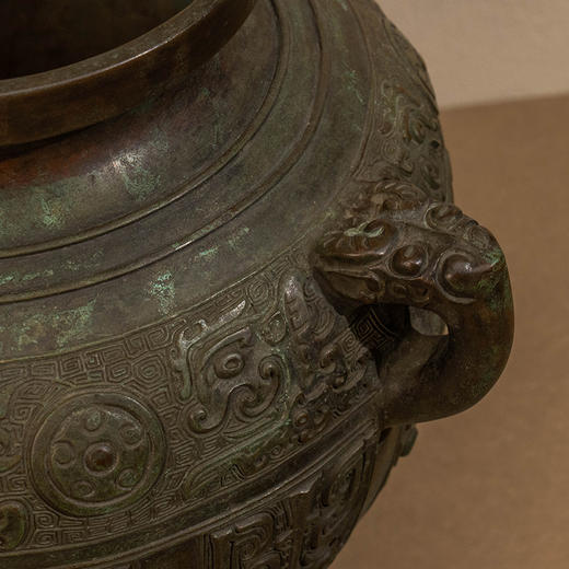 藏六款青铜蕉叶纹双耳花瓶 商品图2