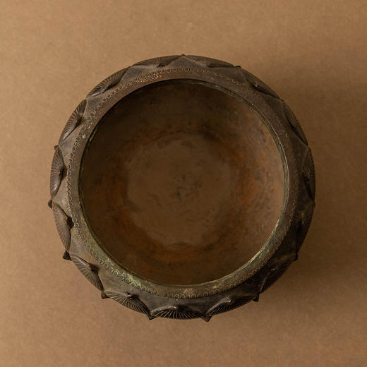 铜莲瓣纹水盂 商品图3