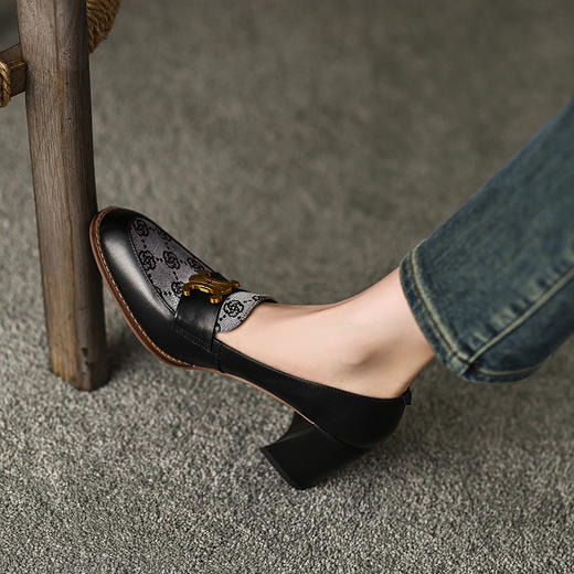 春夏新品，真皮潮流粗跟时尚复古爆款单鞋HYT-7192A 商品图11