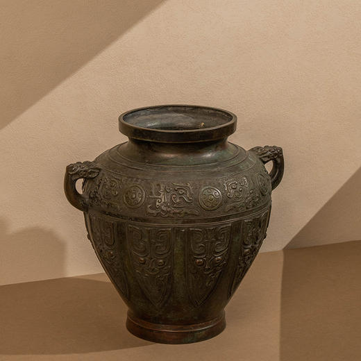 藏六款青铜蕉叶纹双耳花瓶 商品图4