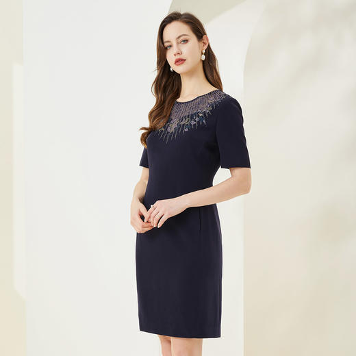 MB840  斯尔丽瑟俪2022年夏新款合体收腰拼接蕾丝烫钻连衣裙 商品图2